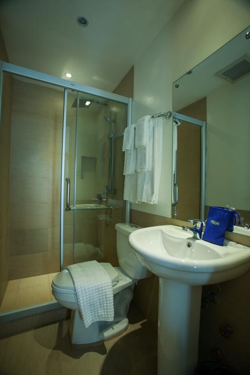 Fersal Hotel Makati Avenue Makati City Zimmer foto